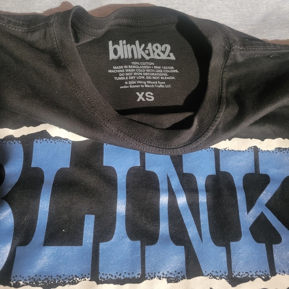 Blink 182 graphic 2024 Merch collection t-shirt - Picture 3 of 4